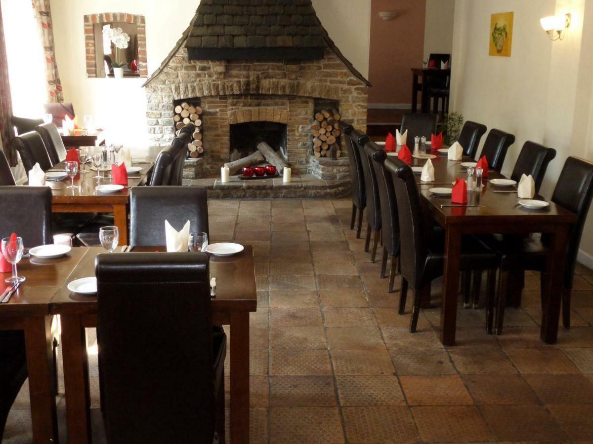 The Poachers Inn Piddletrenthide Экстерьер фото